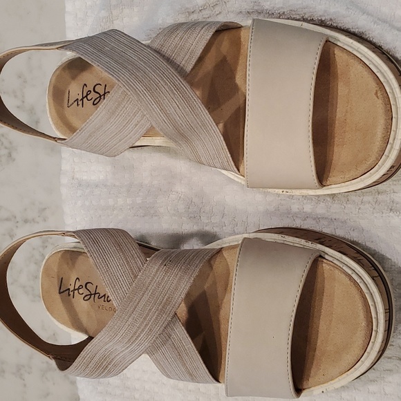 Shoes - Picture 4 of 6